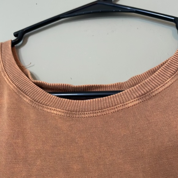 Flowy High-Low Tank - Picture 5 of 5